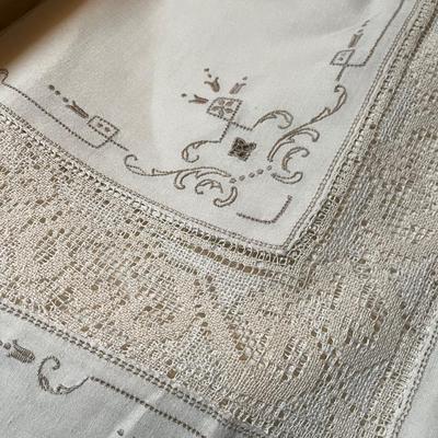 Assorted table clothes