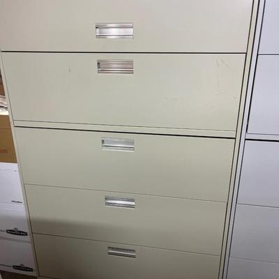 B61- 4 drawer lateral file cabinet w/key