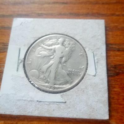 LOT 18 1942 WALKING LIBERTY HALF DOLLAR