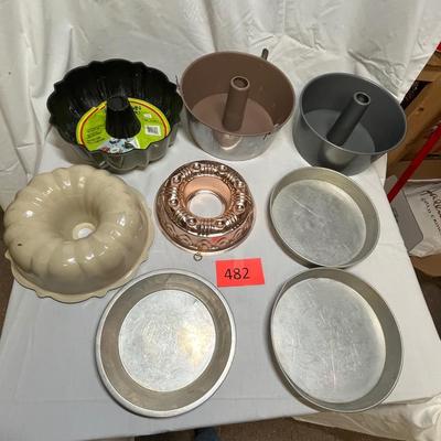 Assorted bake ware