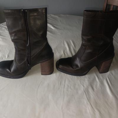 LADIES SKECHERS "SOMETHIN' ELSE" BROWN BOOTS SIZE 7