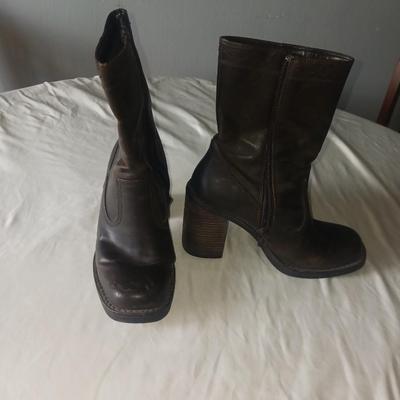 LADIES SKECHERS "SOMETHIN' ELSE" BROWN BOOTS SIZE 7