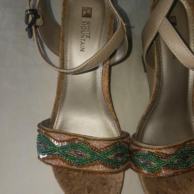 LADIES WHITE MOUNTAIN BEADED WEDGE SANDALS SIZE 7.5