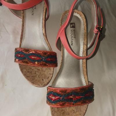 LADIES WHITE MOUNTAIN BEADED WEDGE SANDALS SIZE 7.5