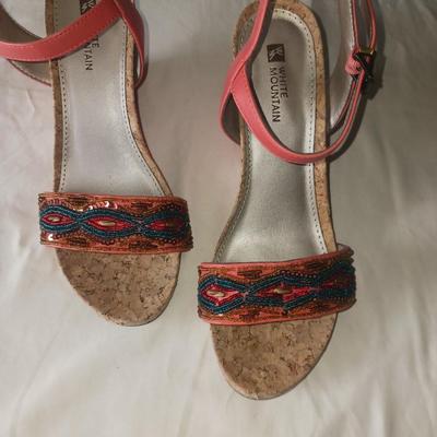 LADIES WHITE MOUNTAIN BEADED WEDGE SANDALS SIZE 7.5