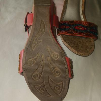 LADIES WHITE MOUNTAIN BEADED WEDGE SANDALS SIZE 7.5