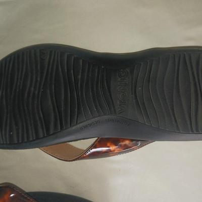 LIKE NEW LADIES VIONIC FLIP FLOPS SIZE 7.5