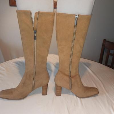 LIKE NEW LADIES CANDIE'S BOOTS SIZE 7