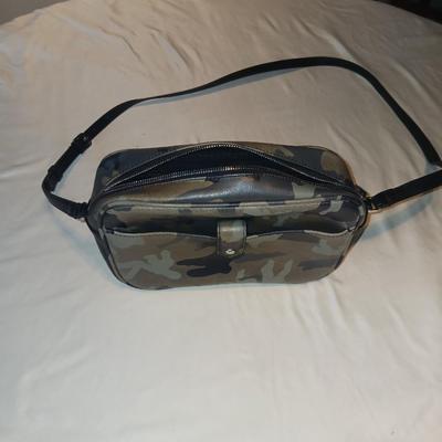 G.I.L.L. GOT IT LOVE IT LEATHER PURSE