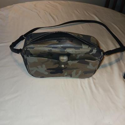 G.I.L.L. GOT IT LOVE IT LEATHER PURSE