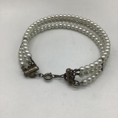 Pearl like fashion bracelet
