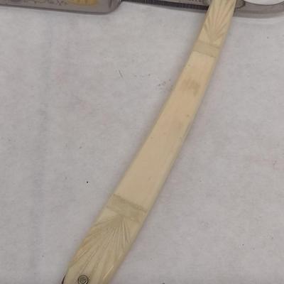 Vintage The Fisher 'Highest Quality' Straight Blade Shaver with Celluloid Handle and Box (#4)