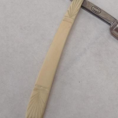 Vintage The Fisher 'Highest Quality' Straight Blade Shaver with Celluloid Handle and Box (#4)