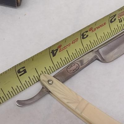 Vintage The Fisher 'Highest Quality' Straight Blade Shaver with Celluloid Handle and Box (#4)