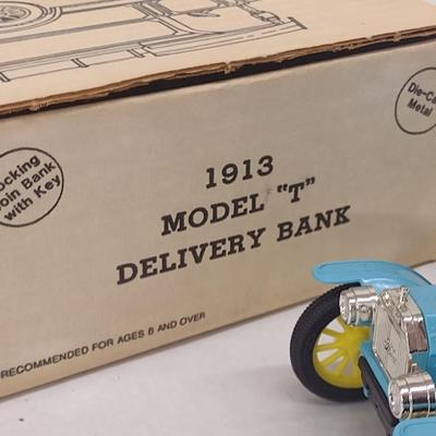 ERTL1913 Gobal Van Lines Model T Delivery Van Die Cast Coin Bank with Box (#28)