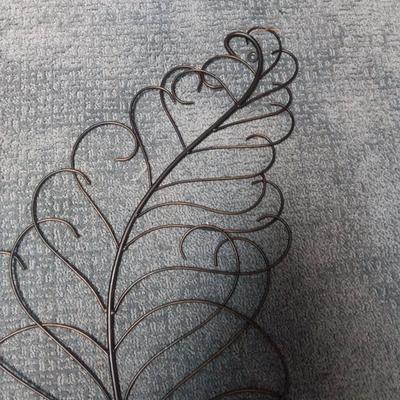 METAL HEARTS ON WOODEN FRAME AND METAL FILIGREE WALL HANGING