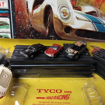 VINTAGE PRETZEL BENDER TABLE TOP RACEWAY