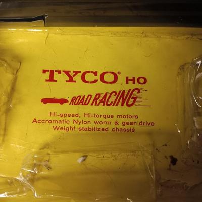 VINTAGE PRETZEL BENDER TABLE TOP RACEWAY