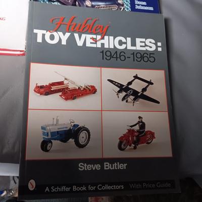 BOOKS ON COLLECTIBLES