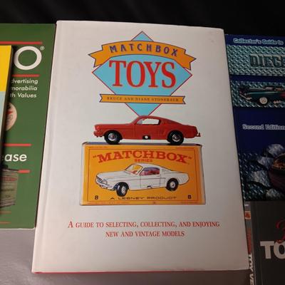 BOOKS ON COLLECTIBLES