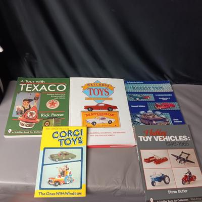 BOOKS ON COLLECTIBLES