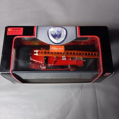 NIB 1934 LEYLAND FK-1 SIGNATURE SERIES DIE CAST FIRE TRUCK