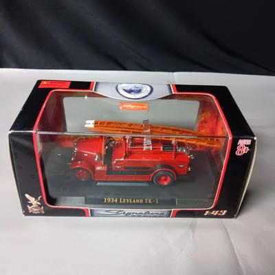 NIB 1934 LEYLAND FK-1 SIGNATURE SERIES DIE CAST FIRE TRUCK