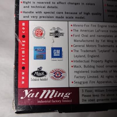 NIB 1934 LEYLAND FK-1 SIGNATURE SERIES DIE CAST FIRE TRUCK