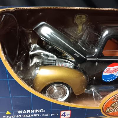 PEPSI ON A 1940 FORD AUTHENTIC DIE CAST DETAILED REPLICA BANK
