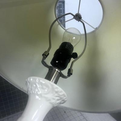  White Ceramic Lamp w/Shade