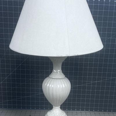  White Ceramic Lamp w/Shade