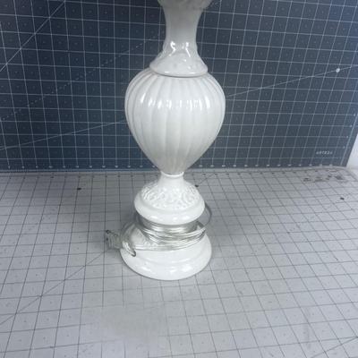  White Ceramic Lamp w/Shade
