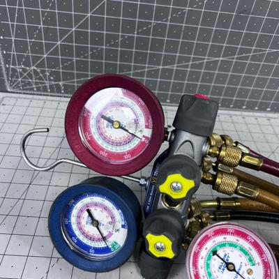SET OF YELLOW JACKET GAUGES 