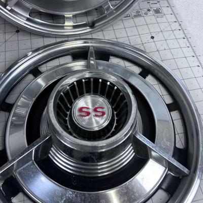 SS Hub Caps Chevy Impala '63-64, COLLECTIBLE