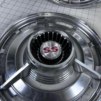SS Hub Caps Chevy Impala '63-64, COLLECTIBLE