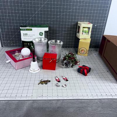 Mixed Lot of CHRISTMAS Items 
