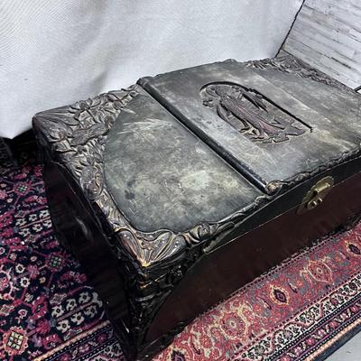 Incredible ART: Carved Camphor Wood Chinese Chest 