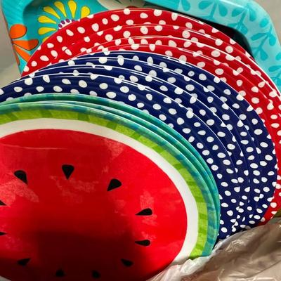 Tub of party serve ware