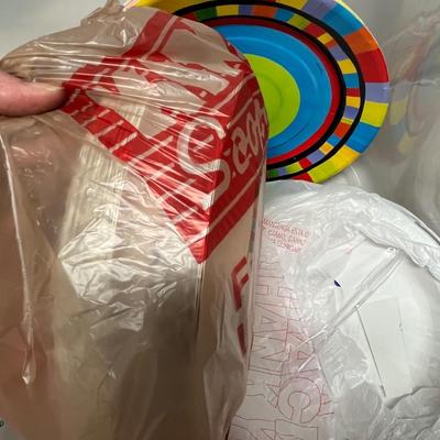 Tub of party serve ware