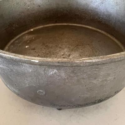 Large Aluminum Footed Dutch Oven