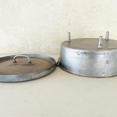 Large Aluminum Footed Dutch Oven