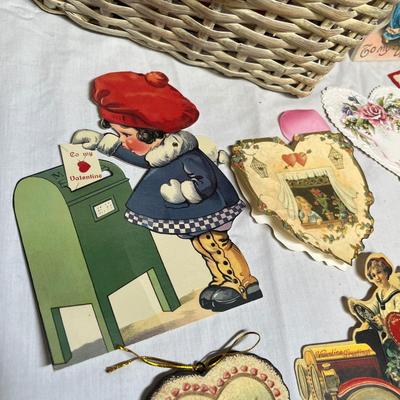 Valeninte's cards & decor