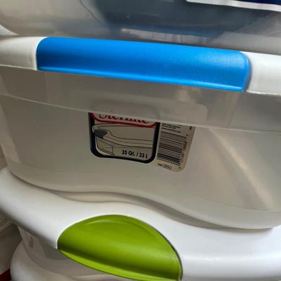 4 flat storage totes