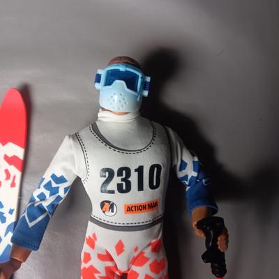 GI JOE STYLE ACTION FIGURE SKIER