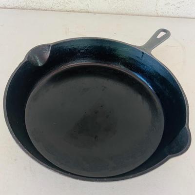 GRISWOLD #9 Cast Iron Frying Pan