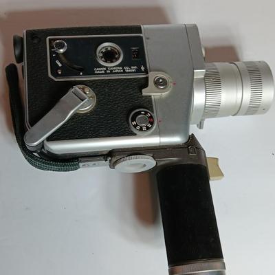 Vintage CANON Cine Zoom 512 8mm movie camera w/original case.
