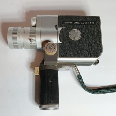 Vintage CANON Cine Zoom 512 8mm movie camera w/original case.