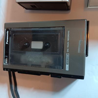Panasonic Walkman - Matsushita Walkman with Insinga earphones and cassettes with case