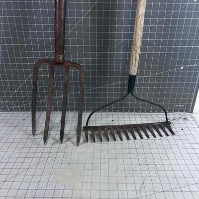 Garden Tool; Spade & Rack