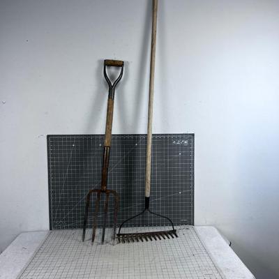 Garden Tool; Spade & Rack